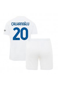 Fotbalové Dres Inter Milan Hakan Calhanoglu #20 Dětské Venkovní Oblečení 2023-24 Krátký Rukáv (+ trenýrky)